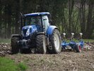 Pflügen - eher seltene Bodenbearbeitung vor der Neuanlage einer Kunstwiese | © P.Aeby, Grangeneuve